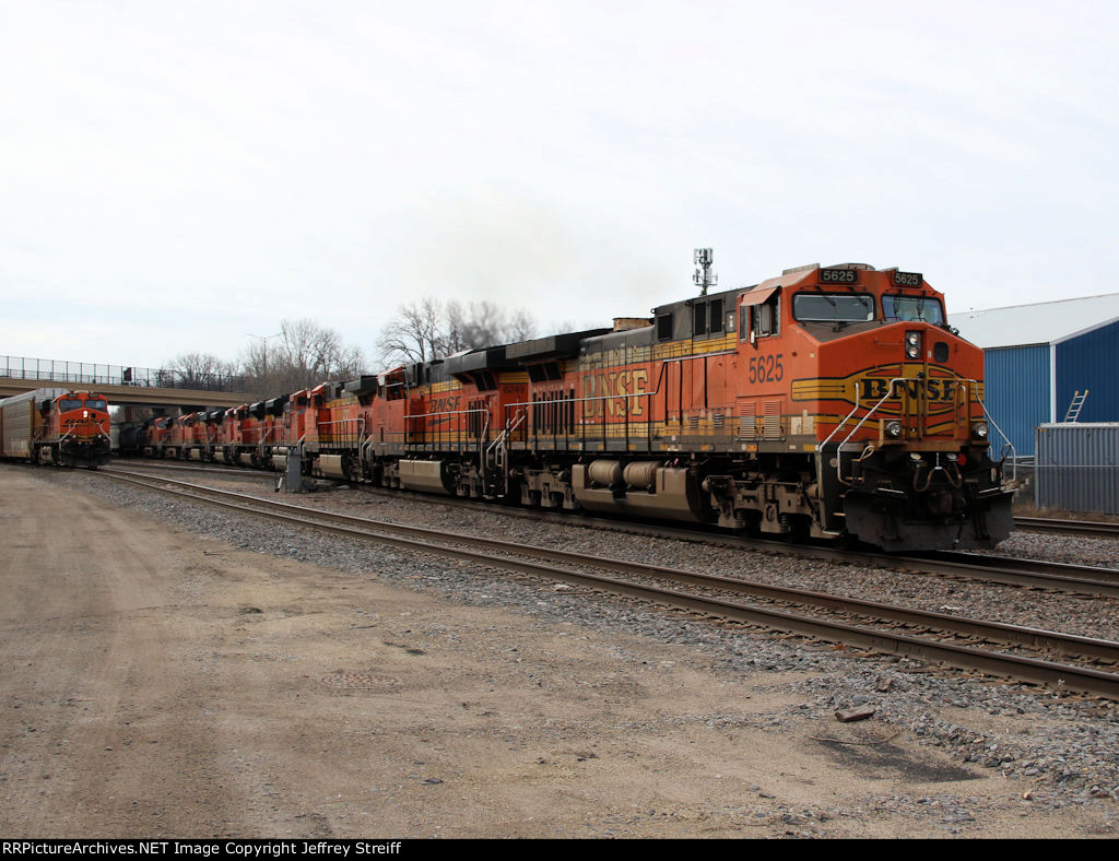 BNSF 5625